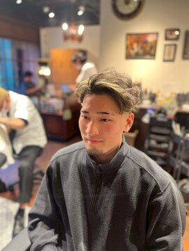 キングスマントーキョー 多摩センター2nd(KINGSMAN TOKYO) カラー×七三分けフェードスタイル