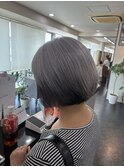 白髪を味方に　グレーボブ