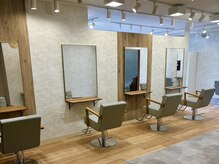 エストリノ(est lino)の雰囲気（セット面はゆとりのある距離感。【磯子】）