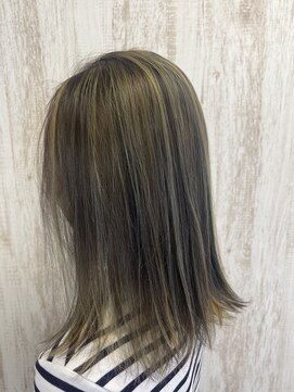 ナチュラ(Natur) 【美しく伸ばす】ハネを活かした、透明感溢れる外ハネミディアム