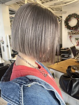 サンズ(suns) 【シルバーアッシュx透明感カラー】ブリーチ/20代/30代/40代