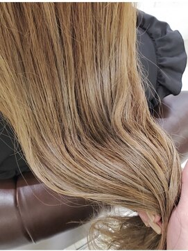 インビテーション(invitation) ハニーベージュ