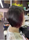 ショートボブでピンクのインナーカラー