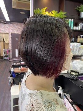 ヘアープレイスルシア(Hair Place Lucia) ショートボブでピンクのインナーカラー