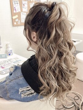 アールイー(Re:) ハーフポニー ロングヘアアレンジ