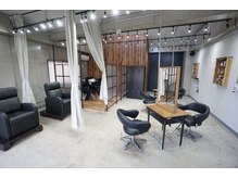 ルレーヴ 沖縄八重瀬町店(Le reve)の雰囲気（ゆったりとスペースを取った店内）