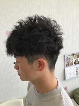 フープ(hoop) 躍動感ツイストスパイラルでさらさらヘアーも動きでかっこよく！