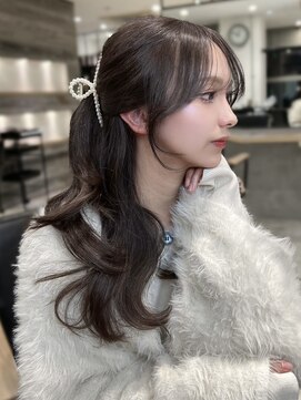 ノク 渋谷(nok) 顔まわりカット オリーブベージュ ポニーテールフェイスレイヤー