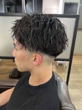 クロムトウキョウ ザ バーバー 新宿本店(CHROM TOKYO the Barber) スキンフェードツイストスパイラルパーマ　新宿/メンズパーマ