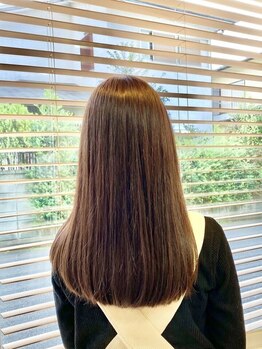 ビークラッシー(b-classy)の写真/大人女性に欠かせない”髪の艶”理想のあなたになるお手伝い◇透明感のあるグレイカラーをご体感ください◇