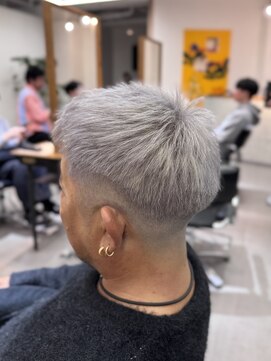 ブリーチ2回！明るめシルバー系カラー