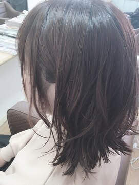 エルフゥ(Elle fou) 肩下前下がりボブ