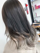 リシャルム 新保店(Re charme)&nbsp;［Re Charme/近藤恭輔］ホワイトグレーグラデーション