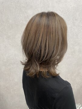 コナーズカット(connor’scut) 外はね ベージュ