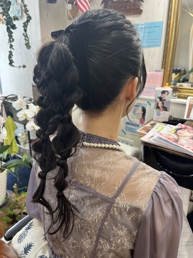 ハウオリ ヘアーワークス(Hauoli hair works) ツイン編みおろしアレンジ