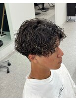 ブライト(BRIGHT)&nbsp;センターパート波巻きスパイラルパーマ静岡メンズ