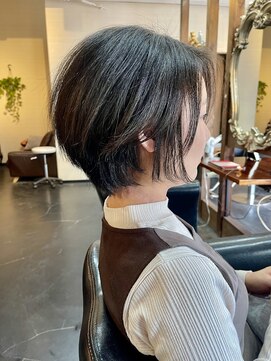 ヌーベルヴァーグ(Nouvelle Vague) 大人ショートボブショート/丸みショートカット