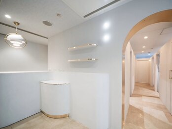 ルイマダーナ 栄店(LOUIMADNA)の写真/栄１分/22時迄◆圧倒的技術力★縮毛矯正ストレートなのに地毛風の柔らかい質感が大人気！[Aujua取扱店/栄]