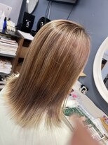 ブブ(BluBlu)&nbsp;白髪ぼかしハイライトカラー