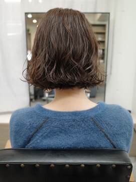 ユノ(juno) 外ハネニュアンスパーマボブ