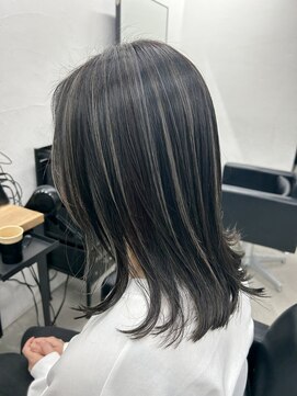 キラ 渋谷(KILLA) ハイライトカラー/白髪ぼかし/ミディアム/レイヤーカット/表参道