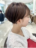 少しだけ刈り上げがスッキリかわいい丸みショート