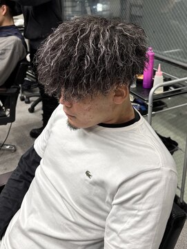 イーラ(era) ツイストスパイラルパーマメッシュ刈り上げマッシュ前下がり