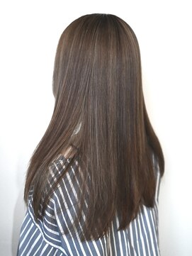 オルガ(orga) 柔らかい寒色系のストレートロング