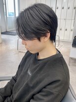 ユーフォリア 渋谷グランデ(Euphoria SHIBUYA GRANDE) ダークグレー センターパート 中性メンズショート MOMO