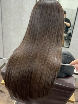 イリ 心斎橋(ili) スペインカール/スパイキーショート/フェザーパーマ