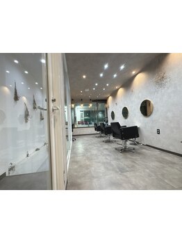 ゆっくりくつろげるプライベートSalonで理想の自分に―。大型店がニガテな方にもおすすめの癒しの空間＊