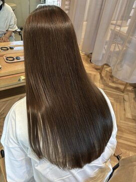 リベラル(liberal) 透明感オリーブベージュ　艶髪ロング【20代/30代/40代】