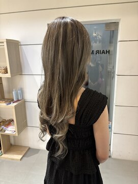 ヘアーメイクチック(HAIR MAKE CHiC) オリーブグレージュ エクステ ブリーチカラー