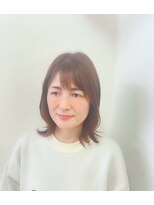 リリー LILY ヘアー メイク HAIR アンド & MAKE&nbsp;空気感まとったミディアムレイヤーの軽やかで美しいフォルム