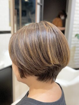 シュヴー 築地(CHEVEUX) 明るい白髪染め/白髪ぼかし/丸みショート/40代/50代/60代/