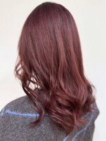 アヴァンセ サニー美容室&nbsp;チェリーレッド セミロング ダブルカラー ハイトーン 20代