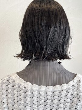 シロ(SiLO) 切りっぱなしボブ×アイスグレージュ