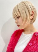 大人可愛いショートボブ×プラチナベージュ
