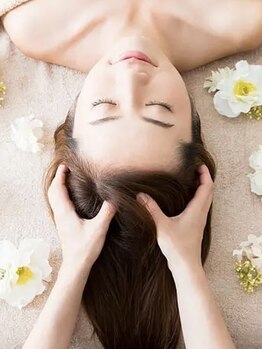 ヘアーサロン デ フォーエバークレール(hairsalon de Forever clair)の写真/マッサージ効果で頭皮の血行を促進！頑張った自分にご褒美として、頭皮すっきり&極上のリラックス体験を♪