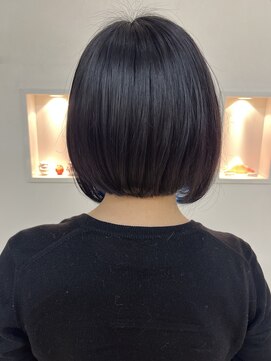 クオリス 上板橋店(QUALIS) ブルーブラック コンパクトショートボブ インナーカラー ツヤ髪