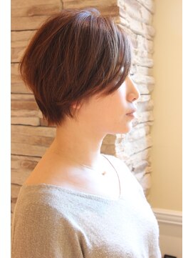 レウナ 外苑前(Reuna) 30代40代大人可愛いひし形ショートボブ　小顔ショート