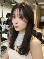 ティア(Tia.)&nbsp;（レイヤーカット/内巻きワンカール/シースルー前髪/小顔）