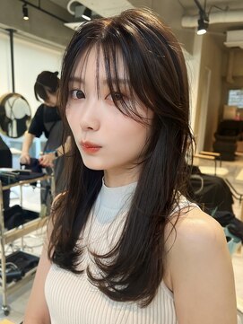 ティア(Tia.) （レイヤーカット/内巻きワンカール/シースルー前髪/小顔）