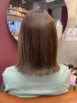 コージー(Kozy) 切りっぱなしボブ/グレージュ/ハイライト/透明感