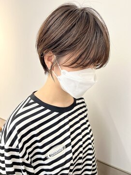 ロット 横浜(lot) 耳かけ丸みショート/くびれヘア/ふんわり大人ショート[横浜駅]