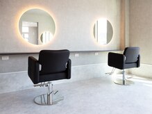 ケイタ(KEITA)の雰囲気(南河内で1番にサロンに取り入れた光るミラー)