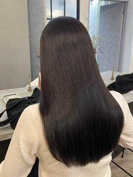 ヴィサージュバスク(VISAGE ba.s.k) 自然にまとまる艶髪へ