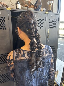 アチーブリス(achieve Liss) ツイン編みおろしスタイル