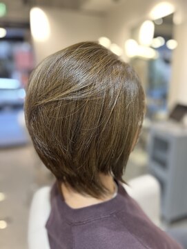 白髪ぼかしハイライトカラー30代40代50代くびれショートボブ