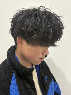 ヒュイル バイ ニアウ(Hwyl by Niau) MEN’S HAIRシャドウパーマスパイラルパーマニュアンスパーマ
